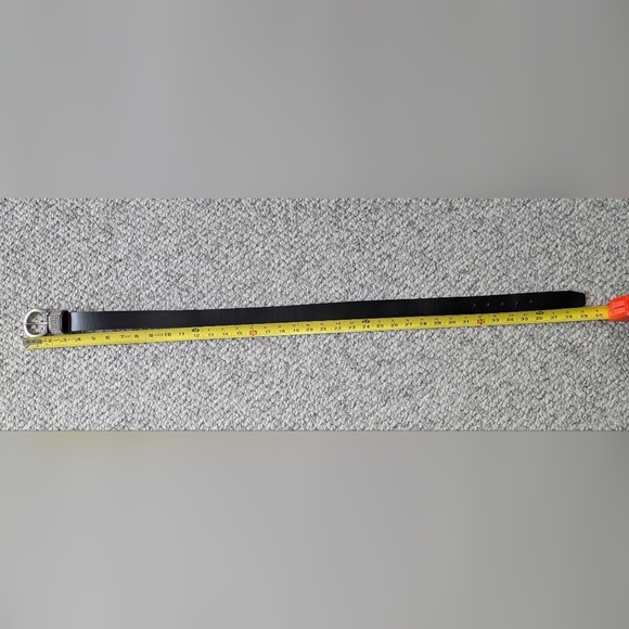 Women's Black Belt With Silver Rounded Buckle & Silver Chains Detail - Picture 4 of 9